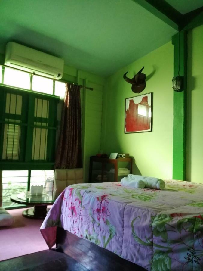 Baan Tepa Boutique House Panzió Bangkok Kültér fotó