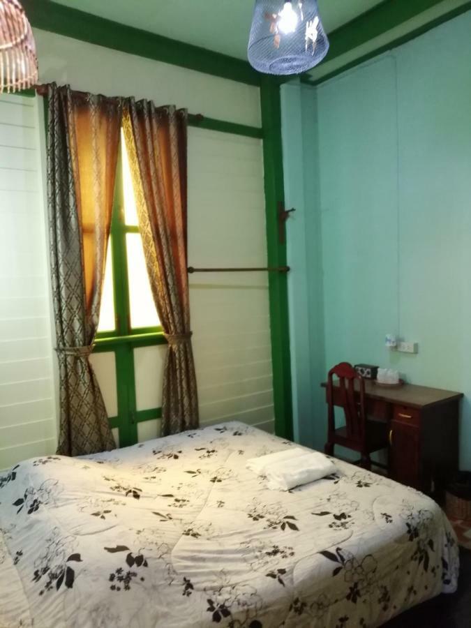 Baan Tepa Boutique House Panzió Bangkok Kültér fotó