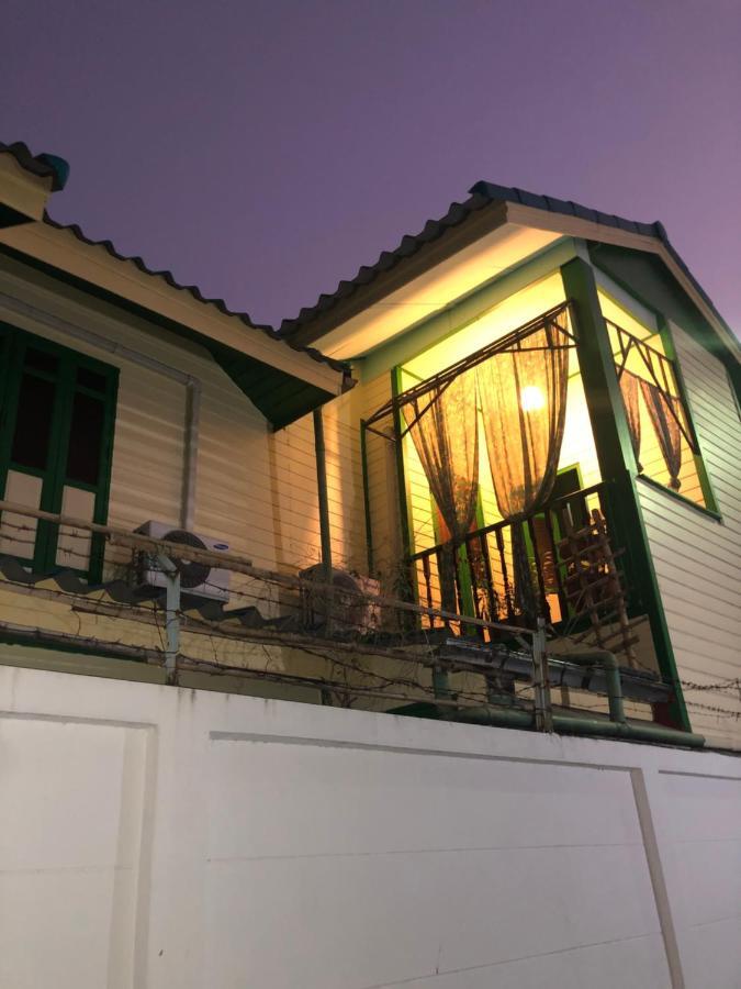 Baan Tepa Boutique House Panzió Bangkok Kültér fotó