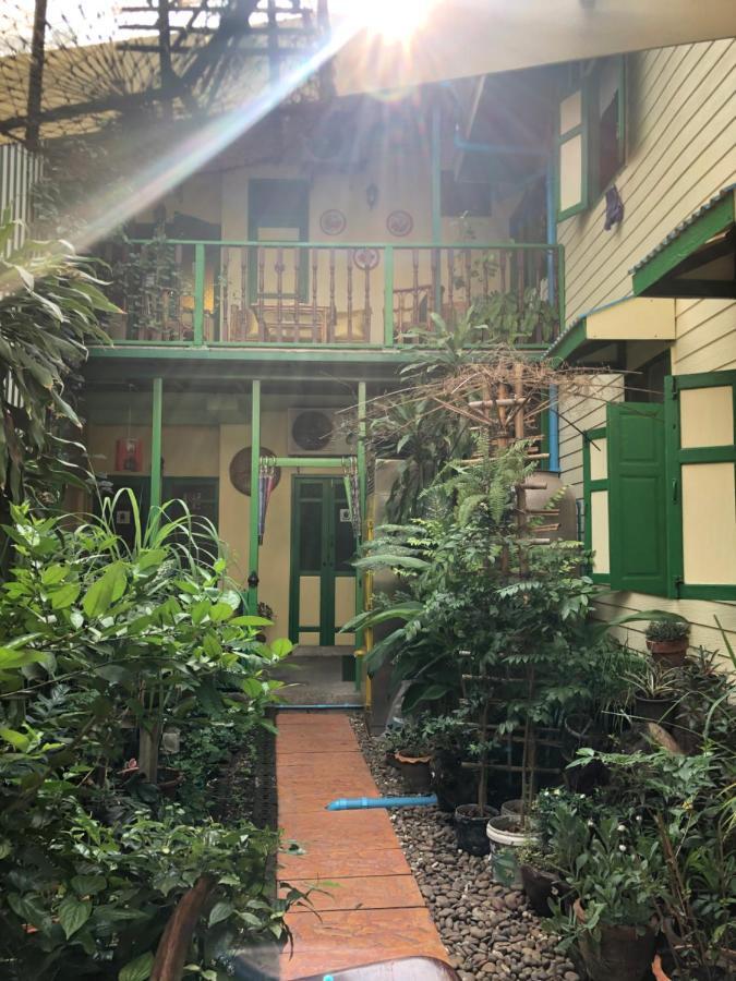 Baan Tepa Boutique House Panzió Bangkok Kültér fotó